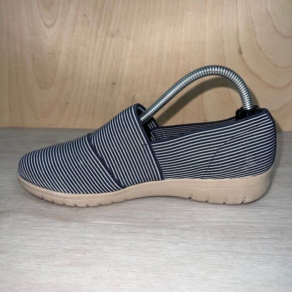 YUU Bevel Blue/White Stripe Elastic Slip-on NWOT Women's 5.5 - Picture 5 of 10
